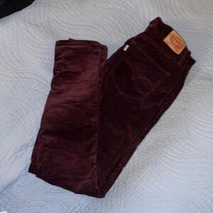 Burgundy Levi’s Jean